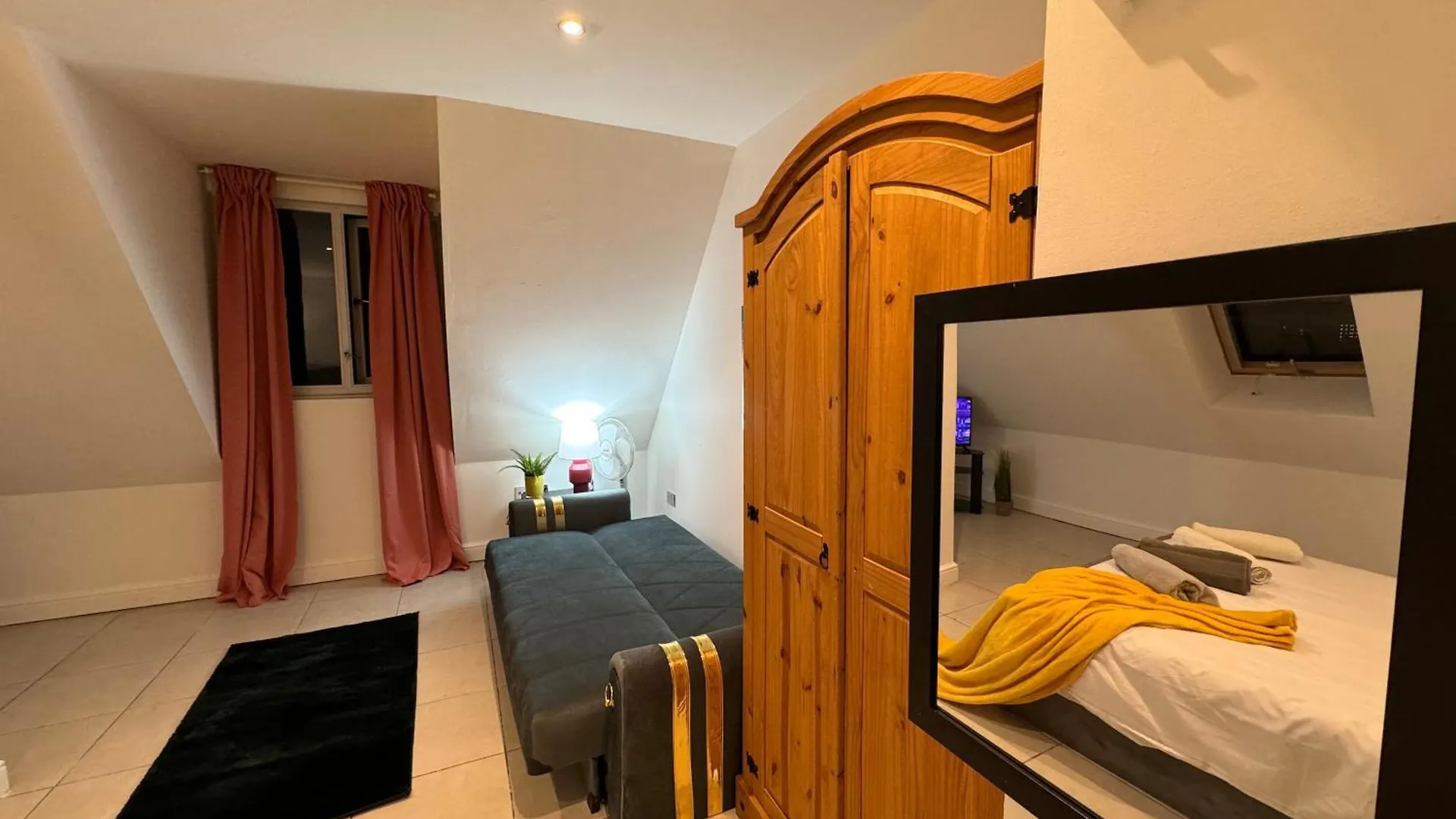 A Modern Luxury Penthouse Close To London Tower-Hil-Canary Wharf-Central London Guest house