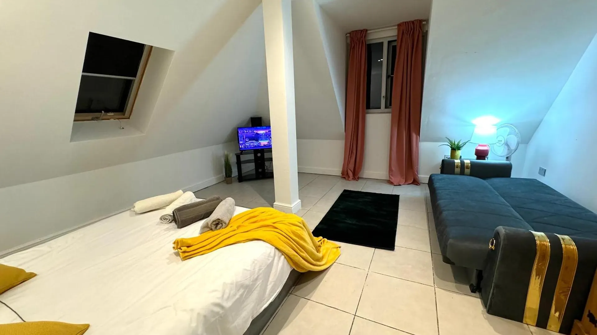 A Modern Luxury Penthouse Close To London Tower-Hil-Canary Wharf-Central Londyn