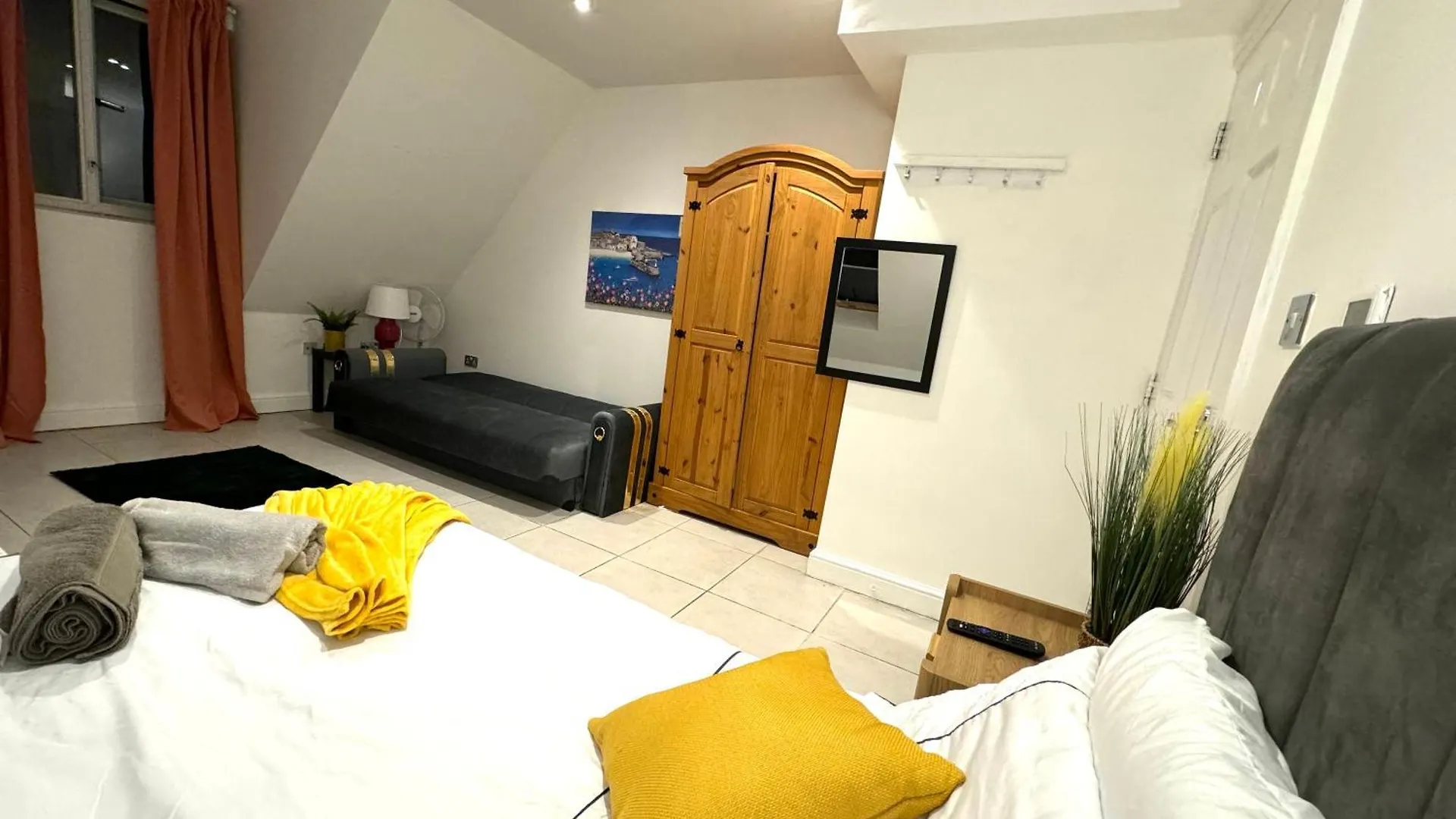 A Modern Luxury Penthouse Close To London Tower-Hil-Canary Wharf-Central Londyn 0*,  Wielka Brytania