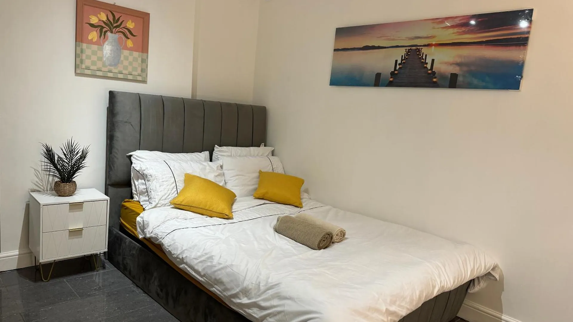 A Modern Luxury Penthouse Close To London Tower-Hil-Canary Wharf-Central Londyn